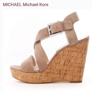 Michael Kors Giovanna Wedge in Khaki size 7.5